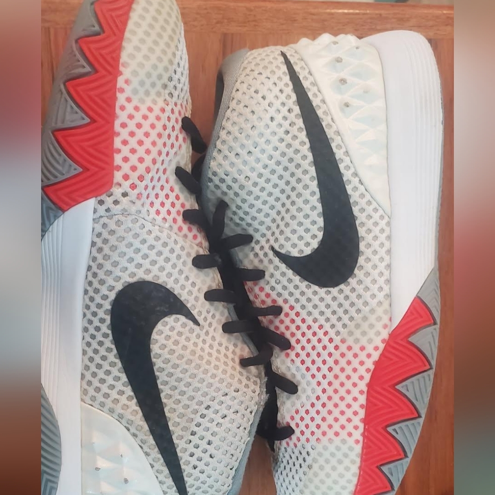 Nike Kyrie 1 Basketball Shoes "Size 6 In Girls"